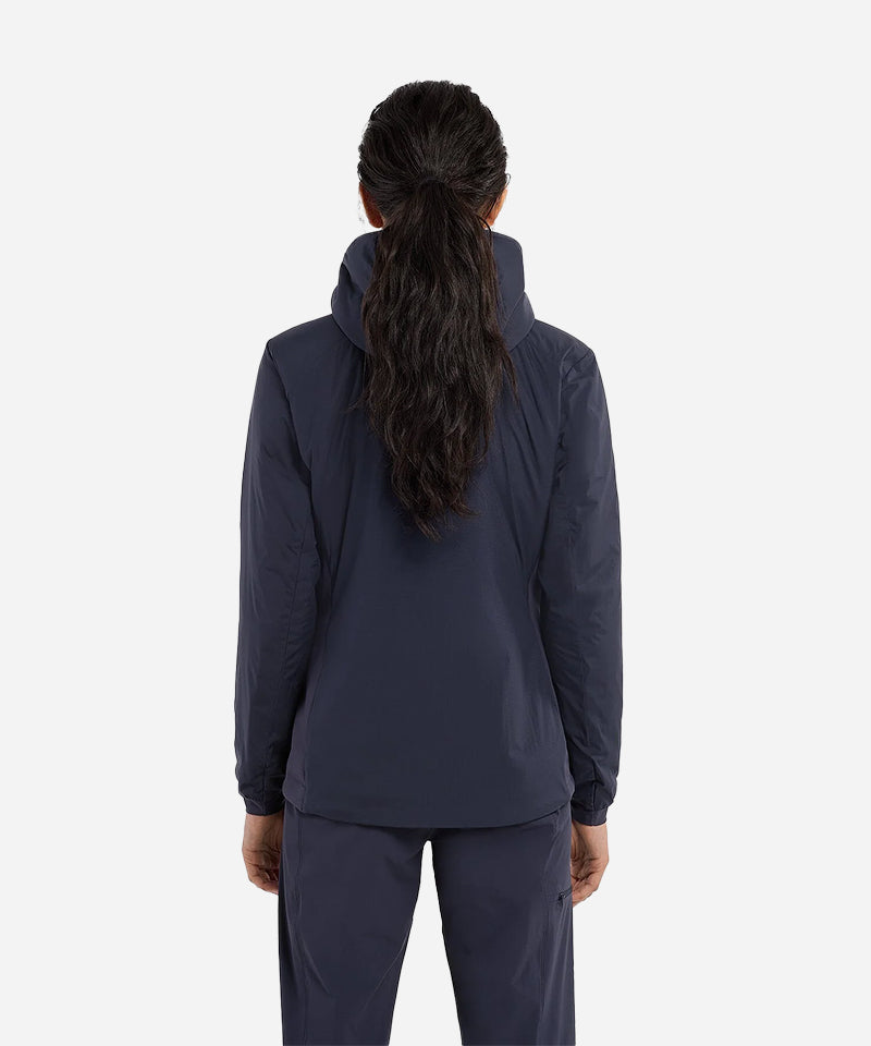 Arc_teryxAtomWomen_sHoodyBlackSapphire-Modelback