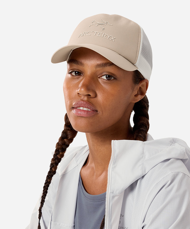 Arc_teryxBirdTruckerHatRune_ArcticSilk-ModelFront