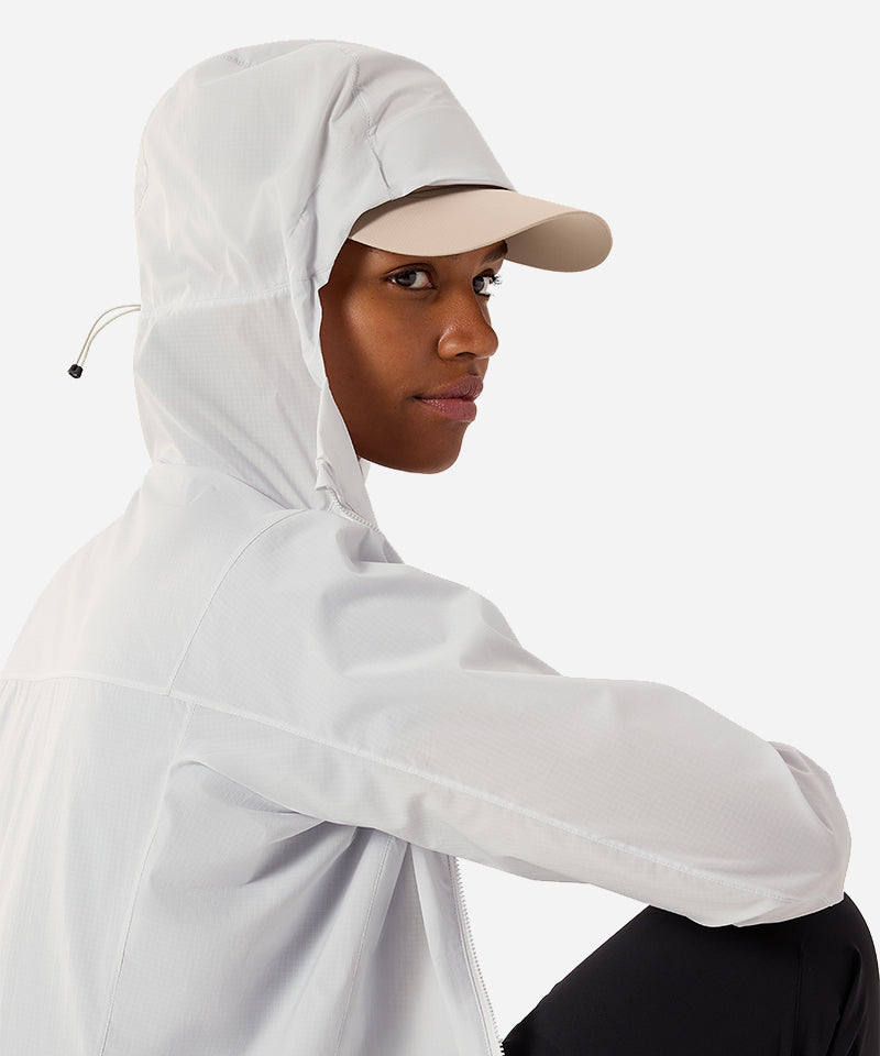 Arc_teryxBirdTruckerHatRune_ArcticSilk-ModelSide