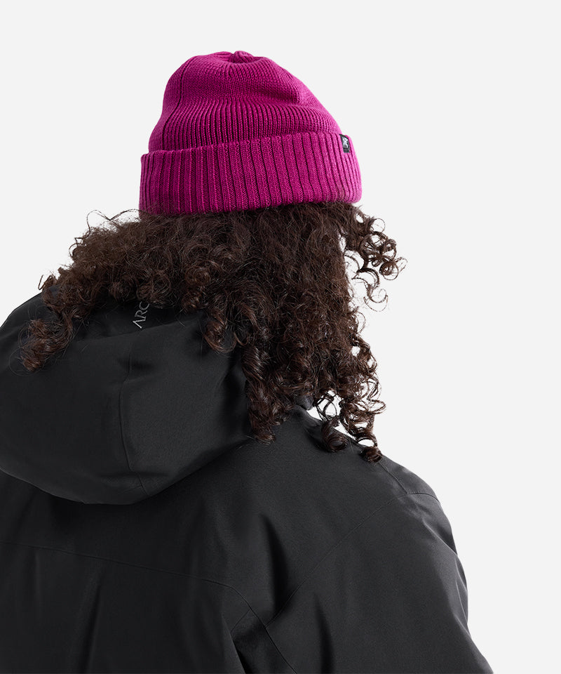 Arc_teryxMallowToqueAmaranthus-ModelBack