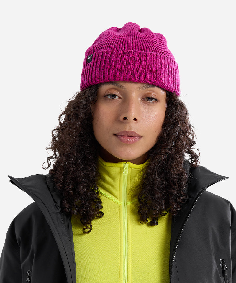 Arc_teryxMallowToqueAmaranthus-ModelFront