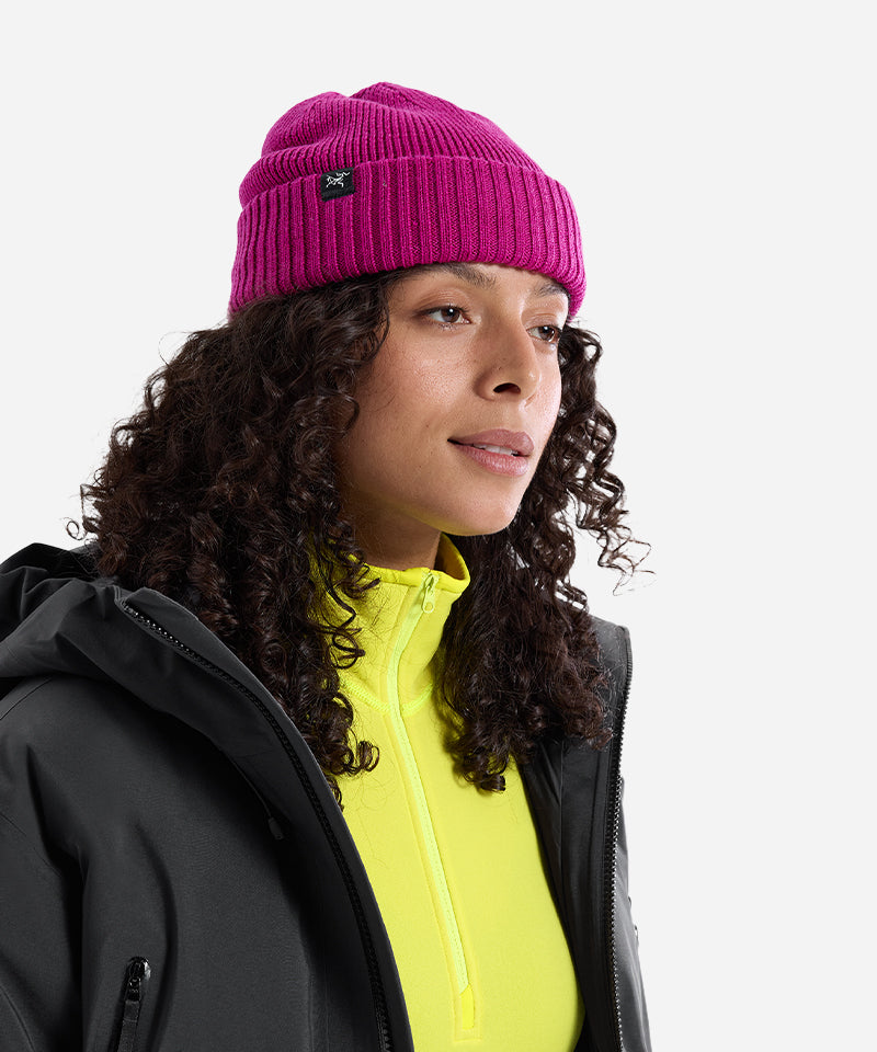 Arc_teryxMallowToqueAmaranthus-ModelSide