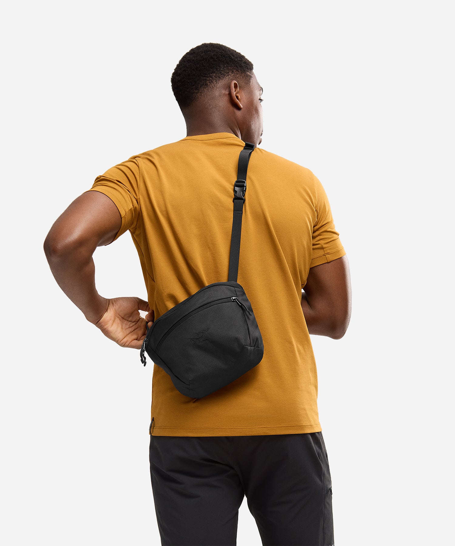 Arc_teryxMantis2WaistPackBlackII-ModelBack