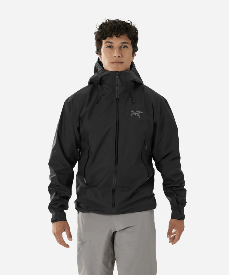 Arc_teryxMen_sBetaSLJacketBlack-ModelFront