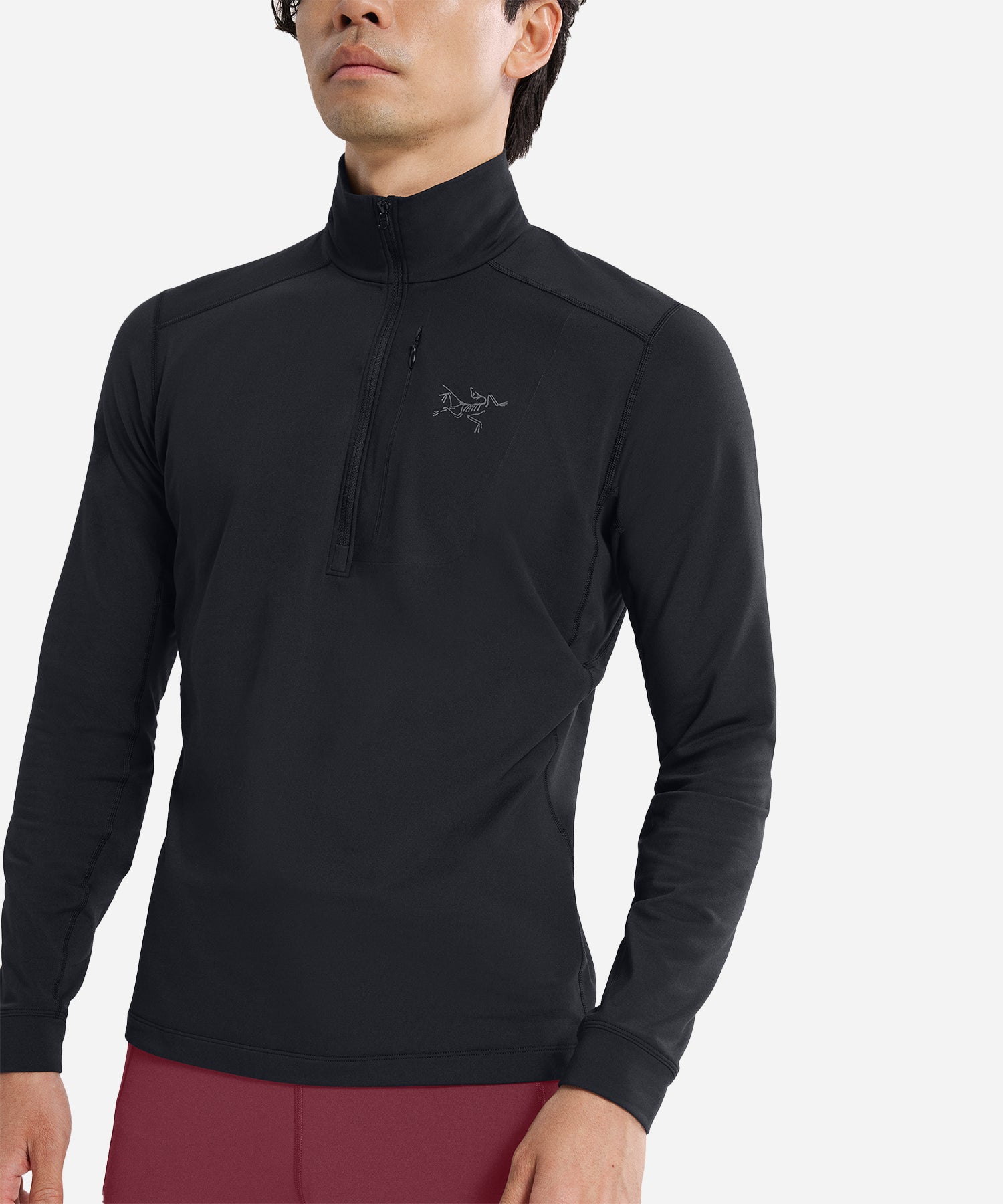 Arc_teryxMen_sRhoLTZipNeckBlack-ModelClose