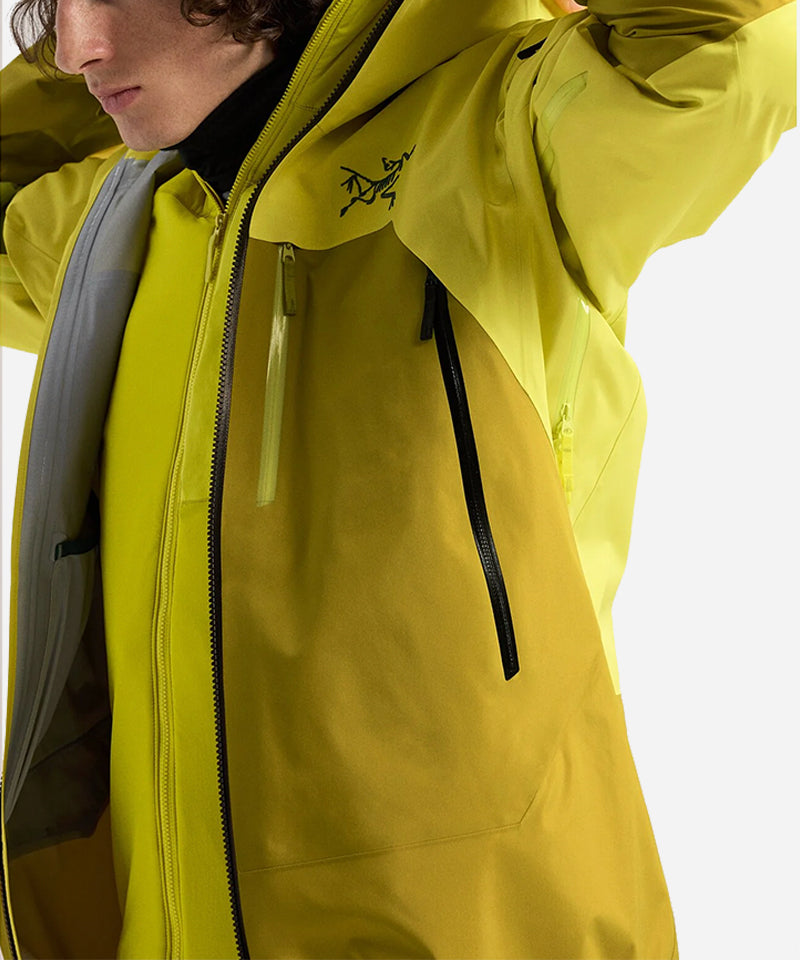 Arc_teryxRushJacketEuphoria_Lampyre-Closeup