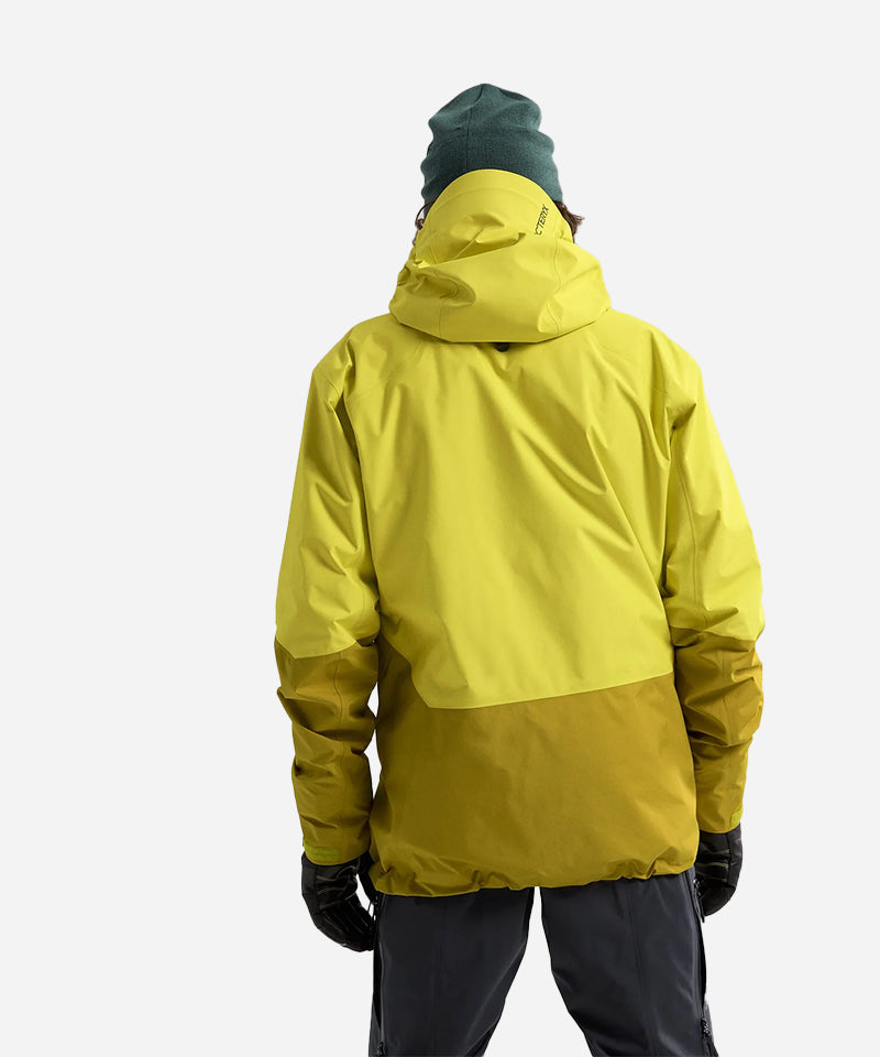 Arc_teryxRushJacketEuphoria_Lampyre-Modelback