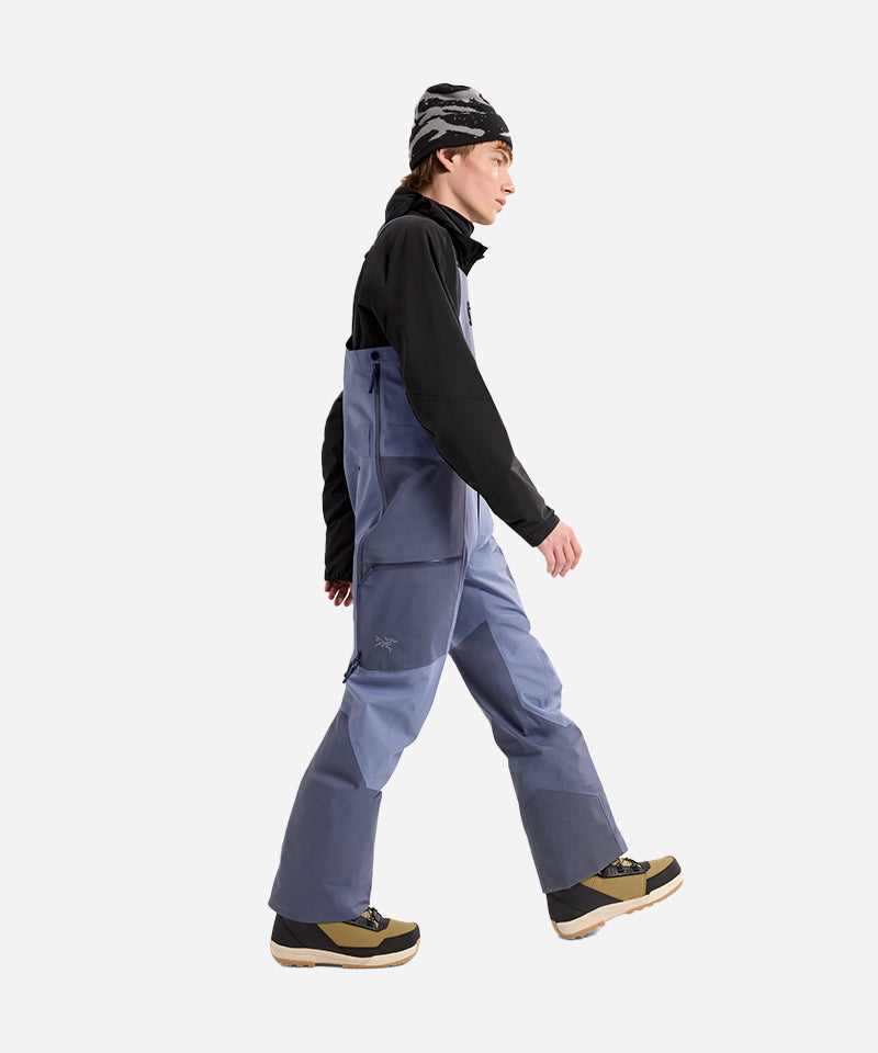 Arc_teryxSabreBibDK_Stratus-ModelWalking