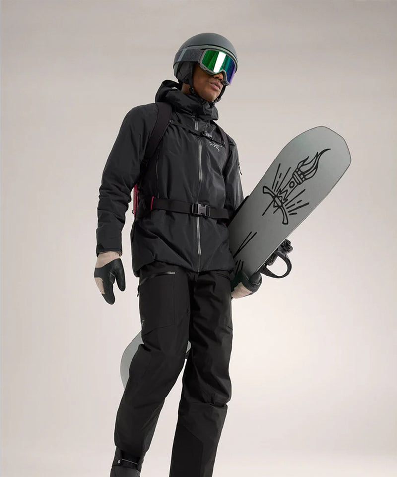 Arc_teryxSabreInsulatedJacketBlack-ModelAction