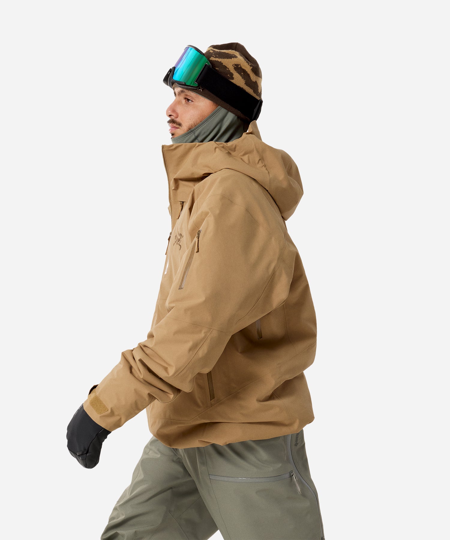 Arc_teryxSabreInsulatedJacketCanvas-ModelSide