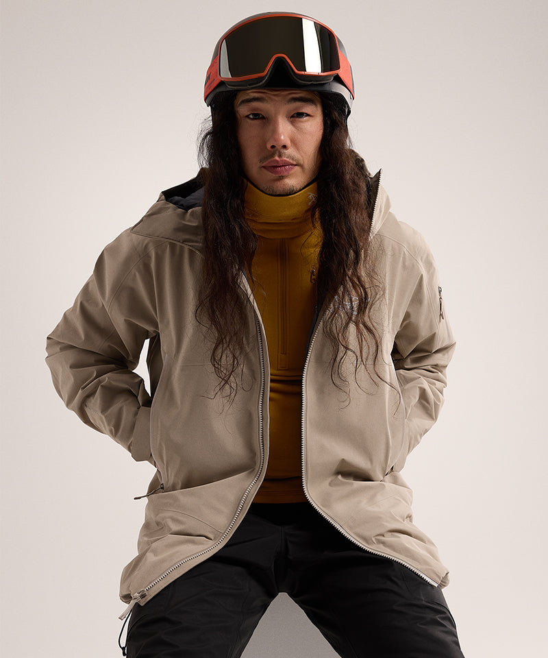 Arc_teryxSabreInsulatedSmokeBluff-OnBodySeated