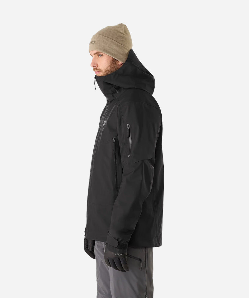 Arc_teryxSabreMen_sJacketBlack-Modelside