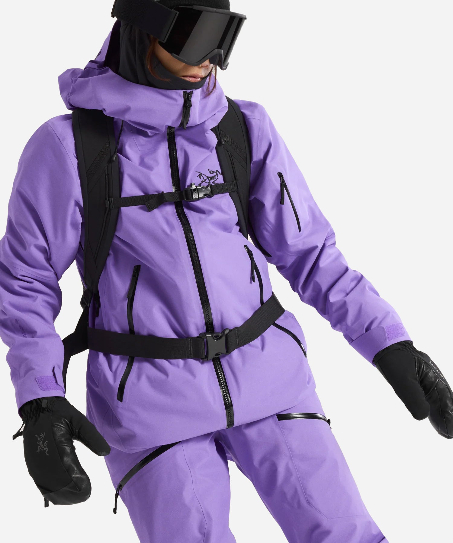 Arc_teryxSentinelInsulatedJacketAster_Black-ModelClose