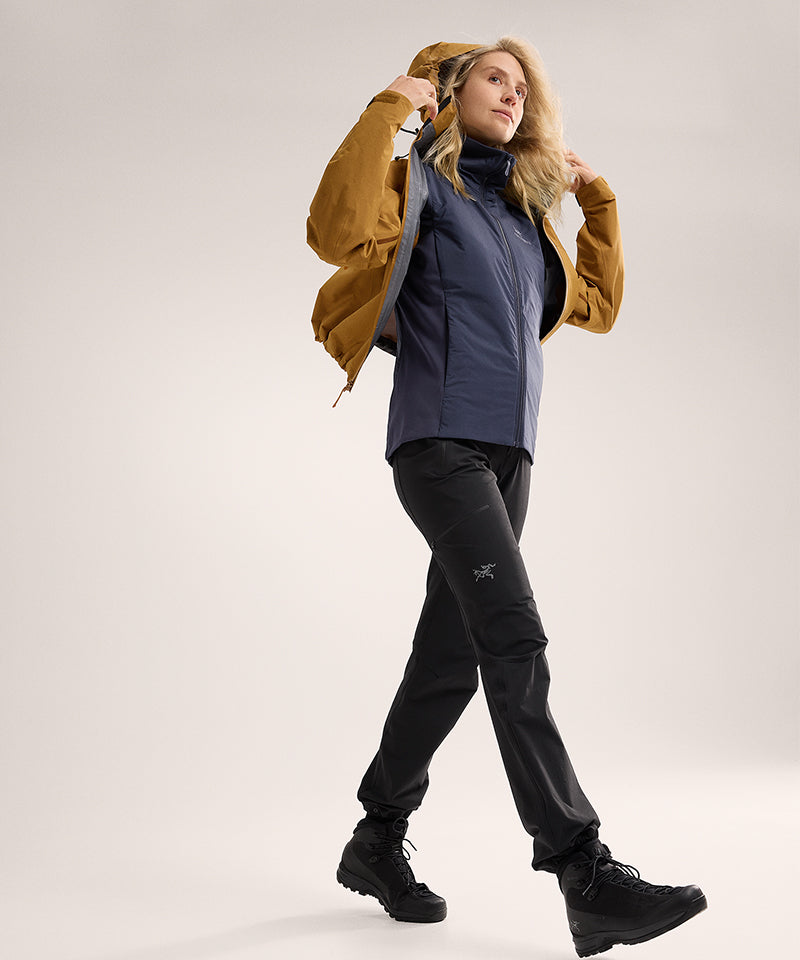 Arc_teryxWAtomJacketBlackSapphire-FullBody