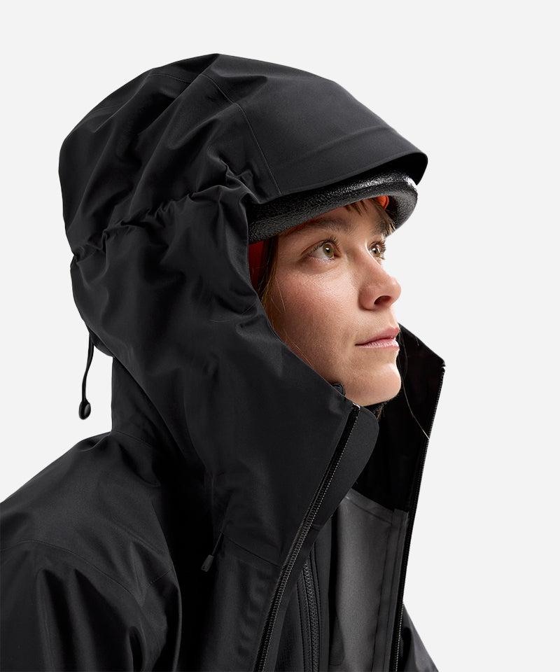Arc_teryxWomen_sBetaLTJacketBlack-HoodDetail