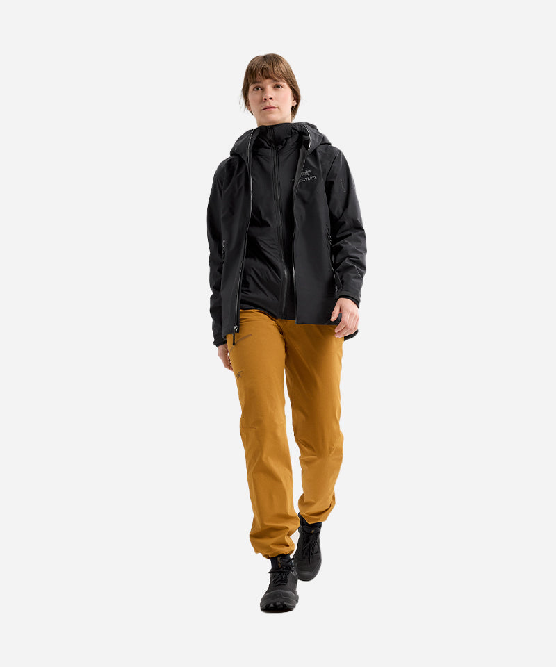 Arc_teryxWomen_sBetaLTJacketBlack-ModelFullBody