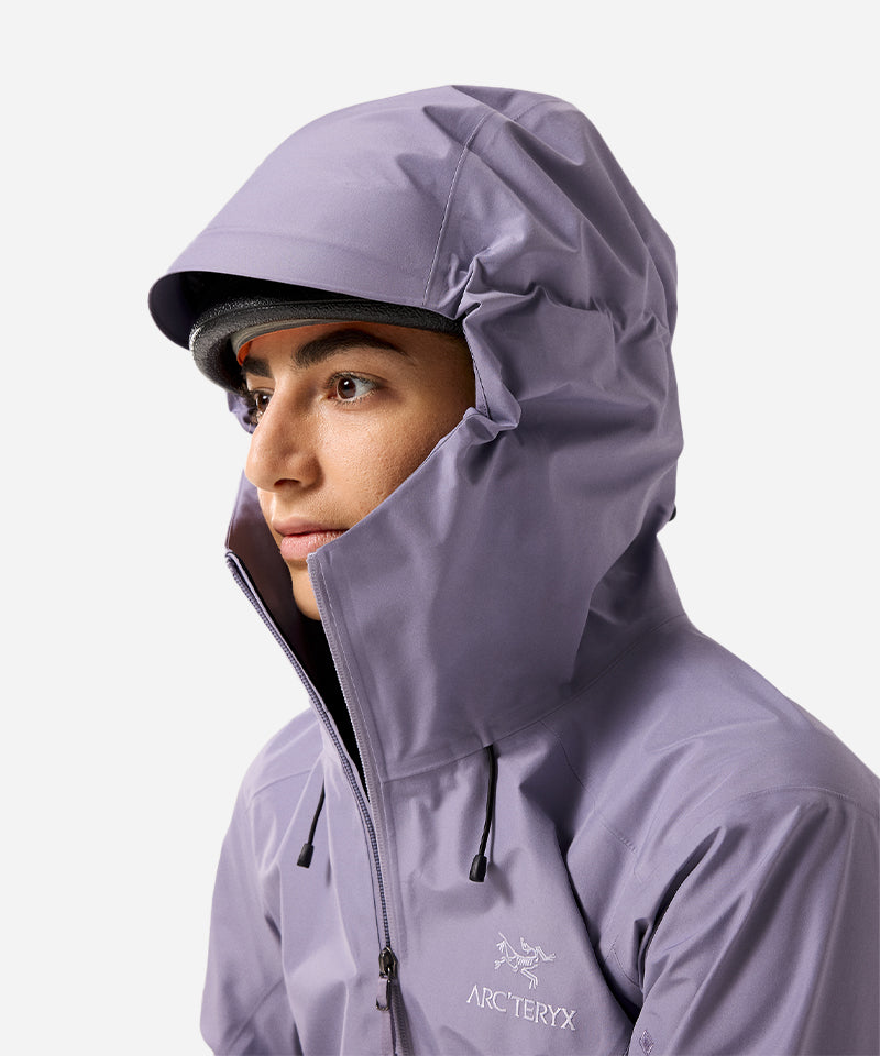 Arc_teryxWomen_sBetaLTJacketVelocity-HoodDetail