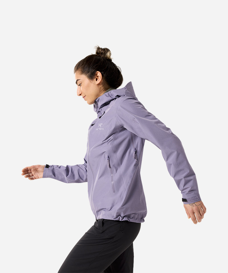 Arc_teryxWomen_sBetaLTJacketVelocity-ModelSide
