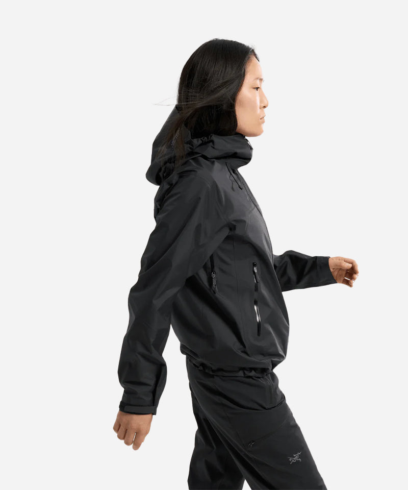 Arc_teryxWomen_sBetaSLJacketBlack-ModelSide