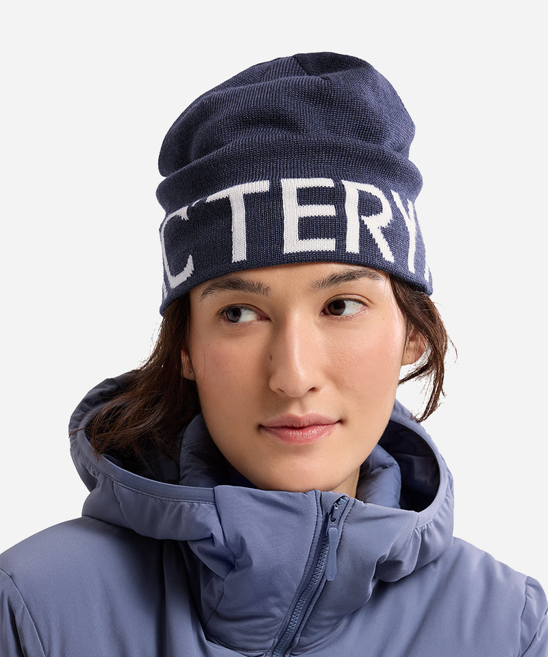 Arc_teryxWordHeadToqueBlackSapphire-ModelFront