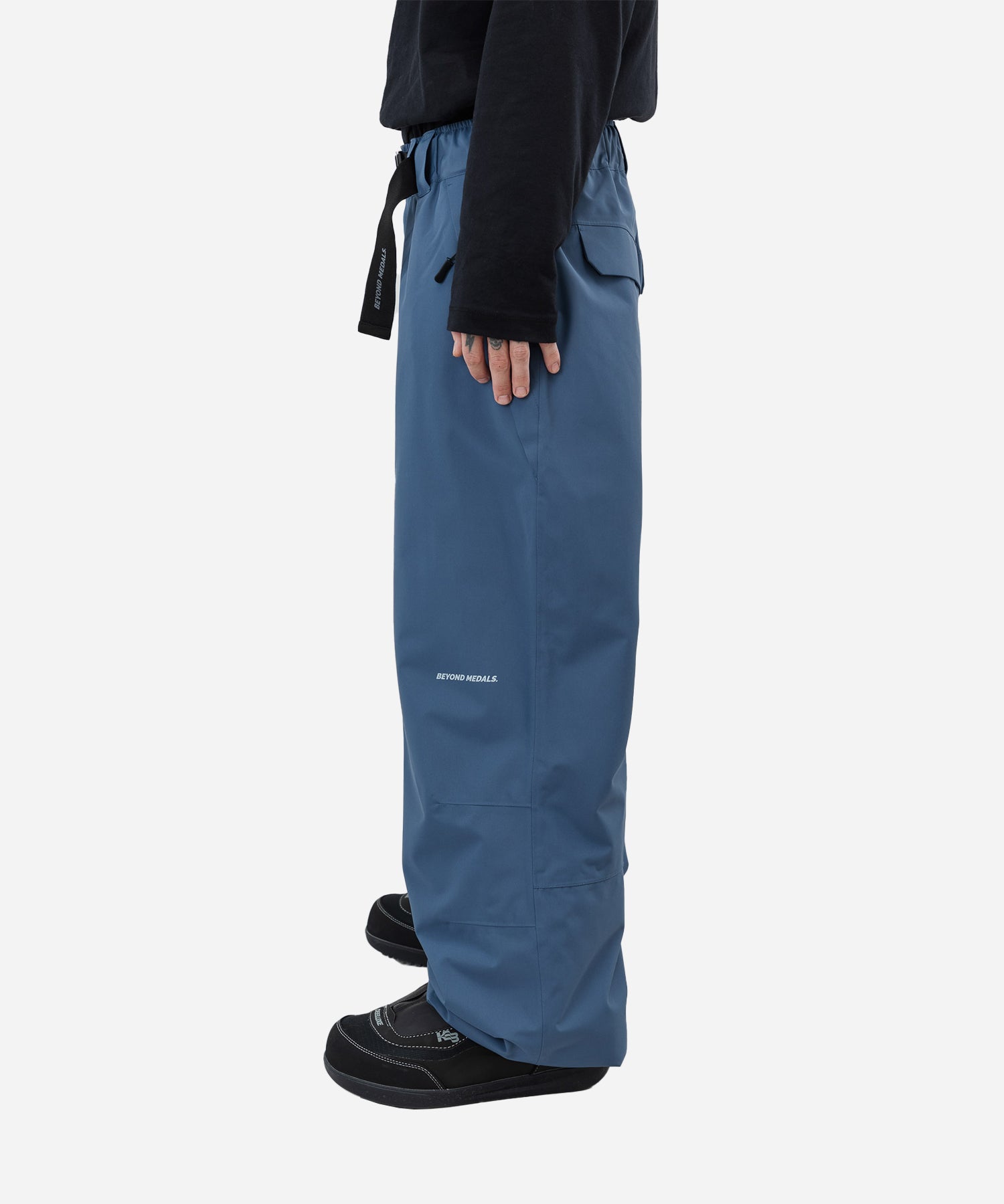 BeyondMedalsNostalgia2LPantBlue-ModelSide