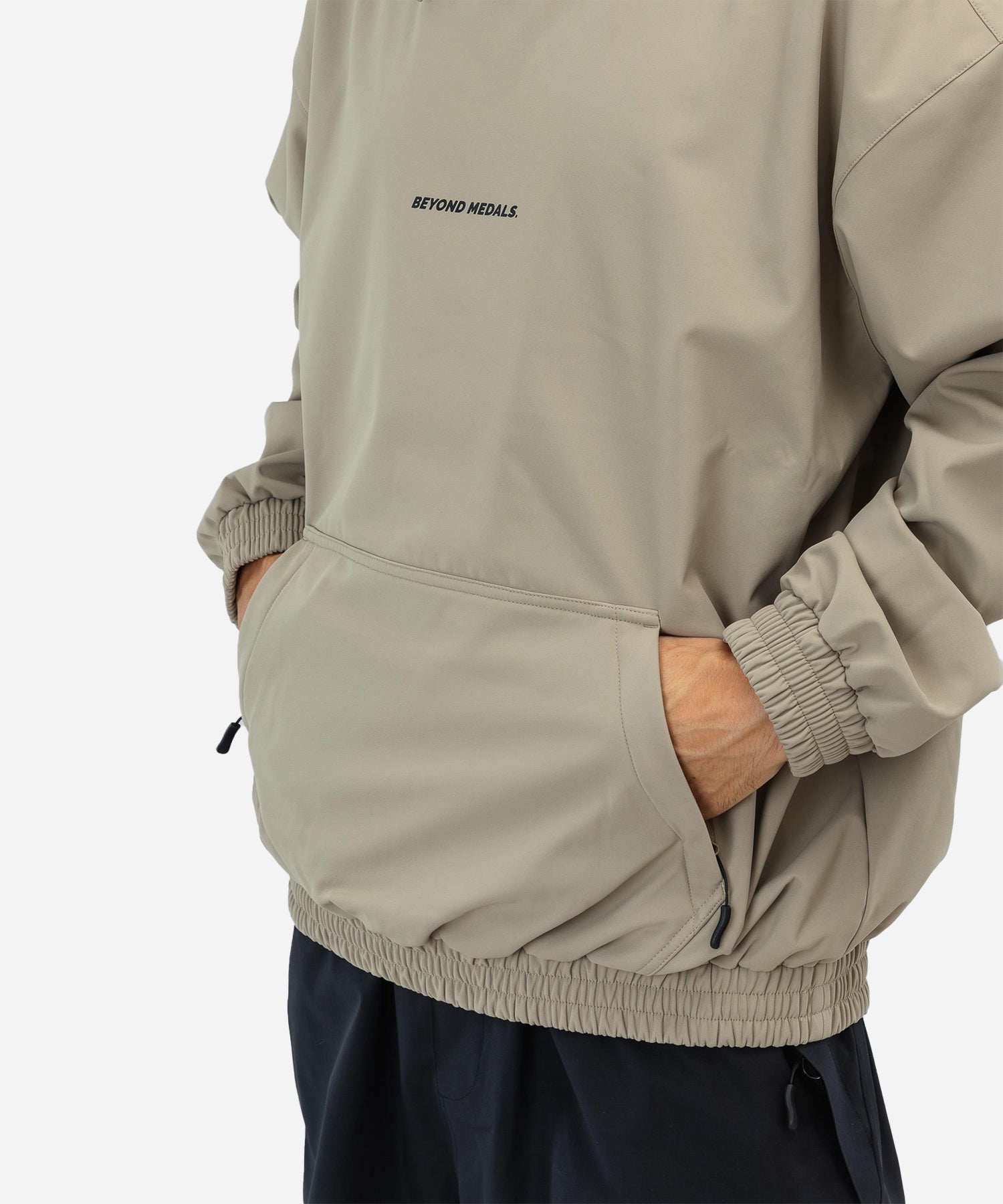 BeyondMedalsSoftshellHoodieBeige-Pocket