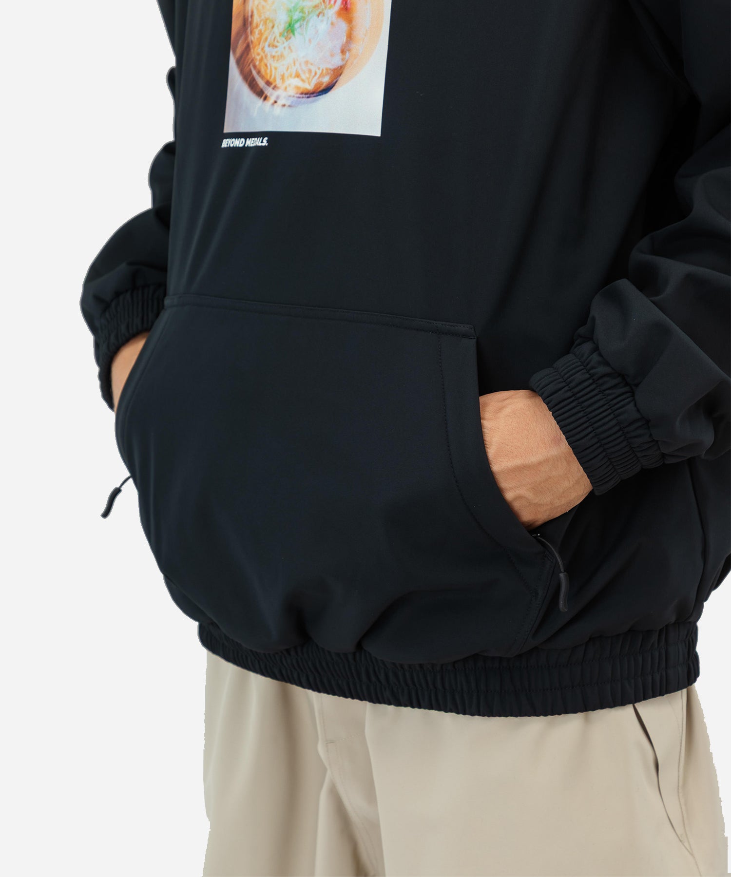 BeyondMedalsSoftshellHoodieBlack-Pocket_f7f51552-1c0b-4a13-a8ac-0ba0922912a9