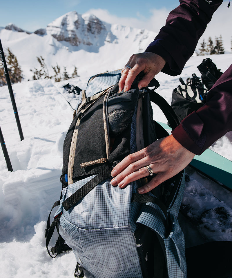 BurtonAKDispatcher25LBackpackDustyBlue-SideAccess