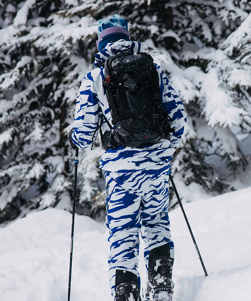 BurtonAKDispatcher25LBackpackTrueBlack-OnModelBack