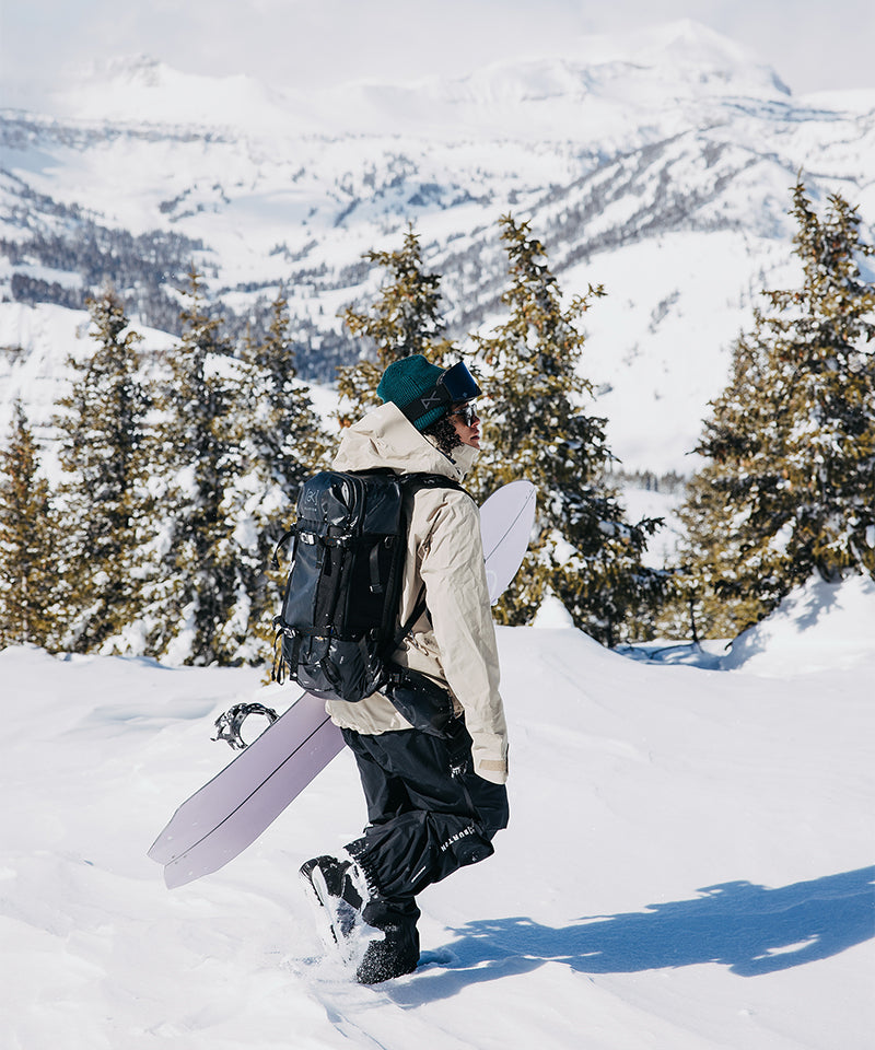 BurtonAKDispatcher25LBackpackTrueBlack-OnModelSide