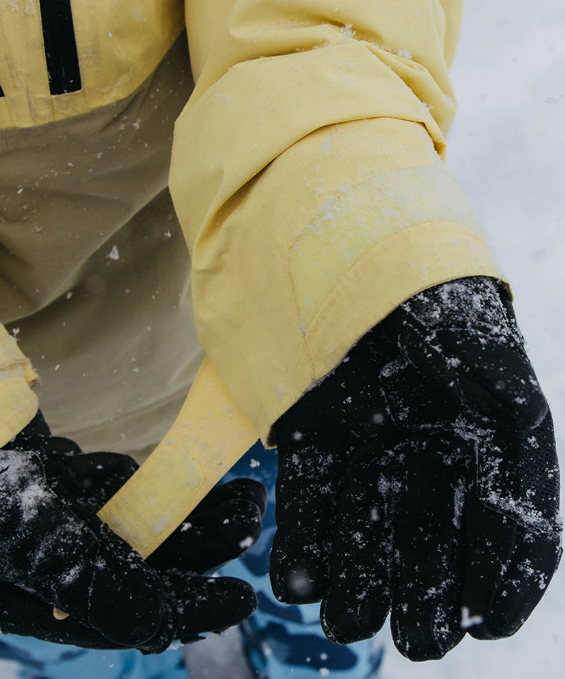 BurtonAKGoreVelocityAnorakButtermilk_Mushroom-CuffDetail