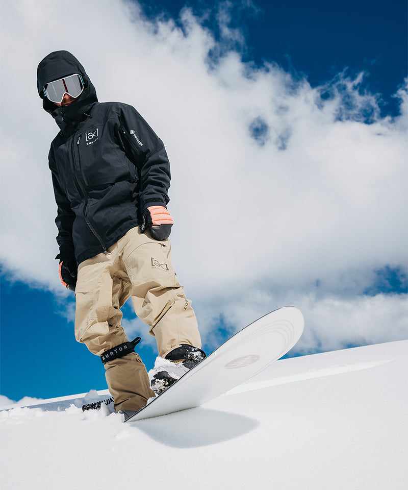BurtonAKHelitackGORE-TEX2025JacketTrueBlack-Modelfullbody