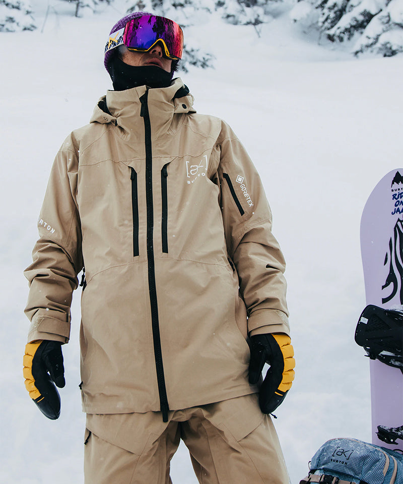 BurtonAKSwashGORE-TEX2025JacketSummitTaupe-Modelfront