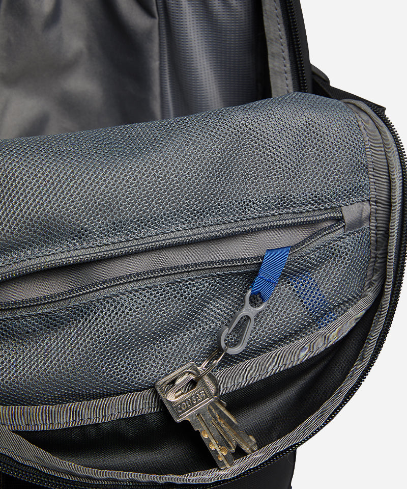 BurtonDayHiker22LBackpackTrueBlack-KeyClip