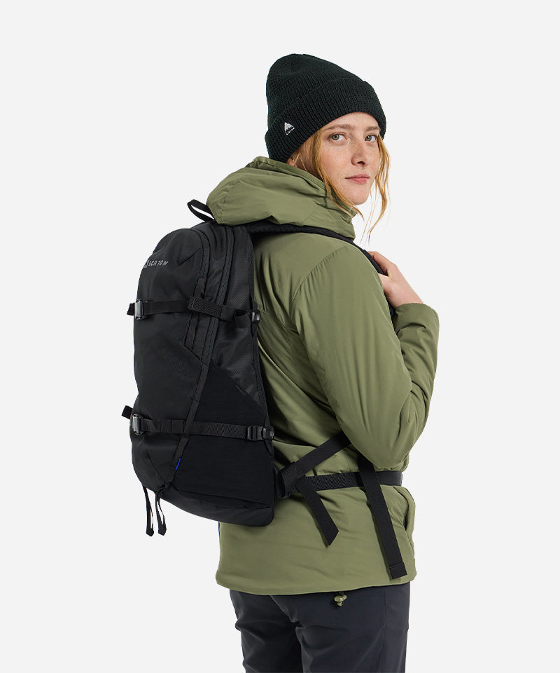 BurtonDayHiker22LBackpackTrueBlack-Model