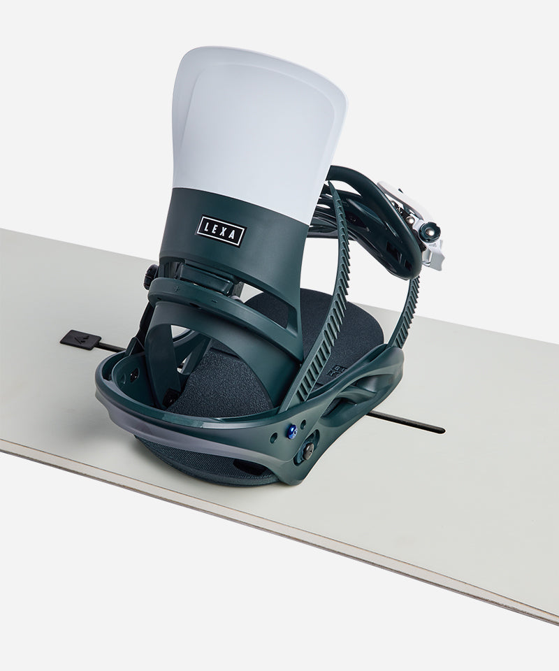 BurtonLexaRe_Flex2025DeepEmeraldWhite-OnBoard