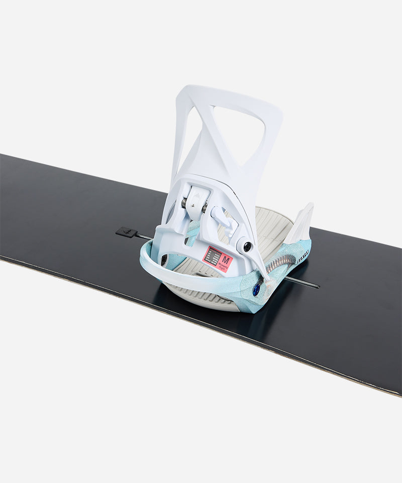 BurtonStepOnRe_Flex2024White_Graphic-OnBoard