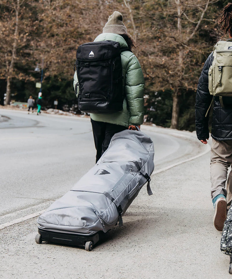 BurtonWheelieFlightAttendantSharkskin-Model