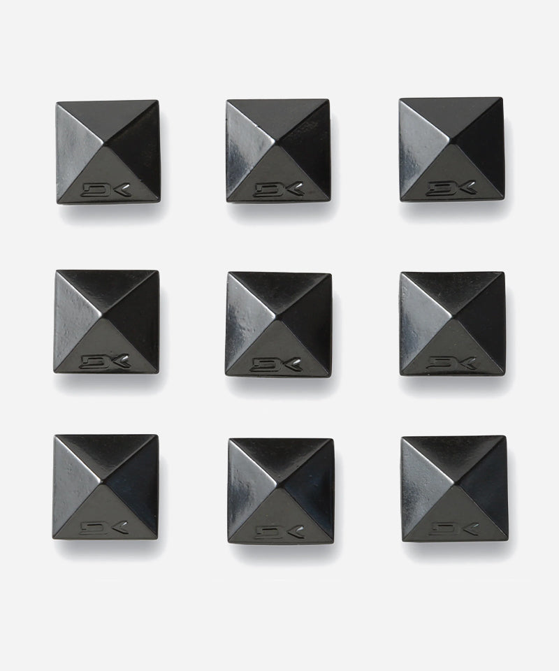 DakinePyramidStudsBlack