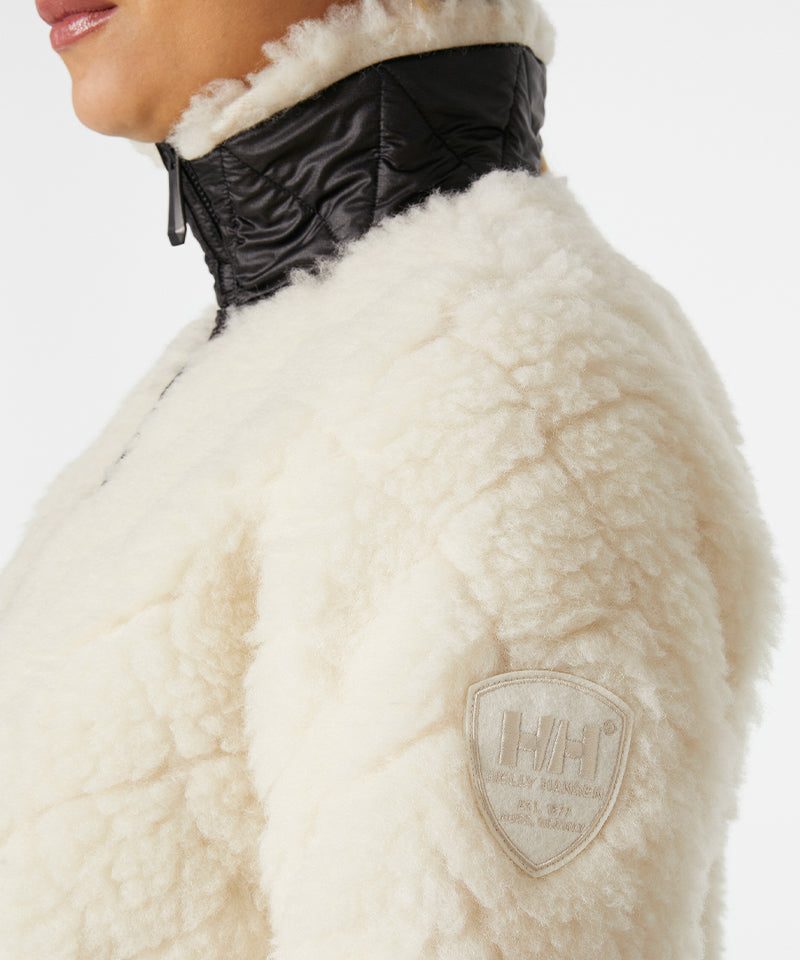 HellyHansenDiamondPileJacketSnow-ShoulderDetail