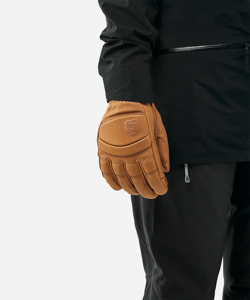 HestraMen_sFallLineGloveCork_Cork-OnModel