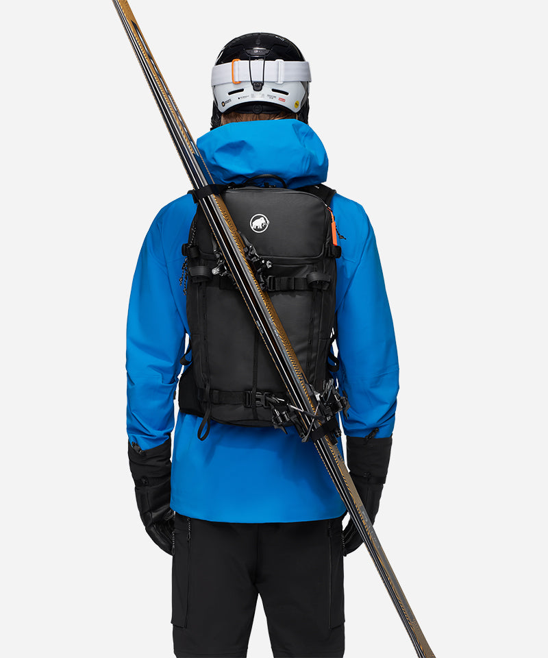 MammutNirvana22BackpackBlack-ModelBackSki