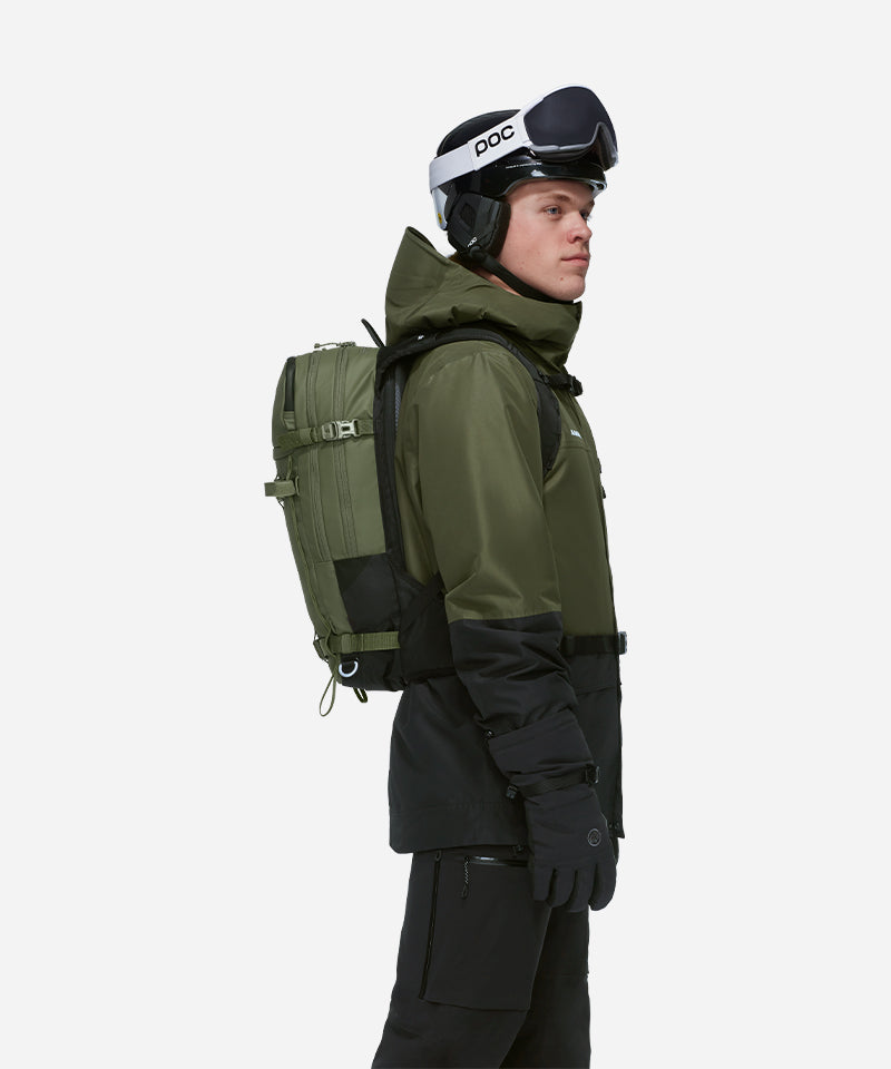 MammutNirvana22BackpackMarsh-ModelSide