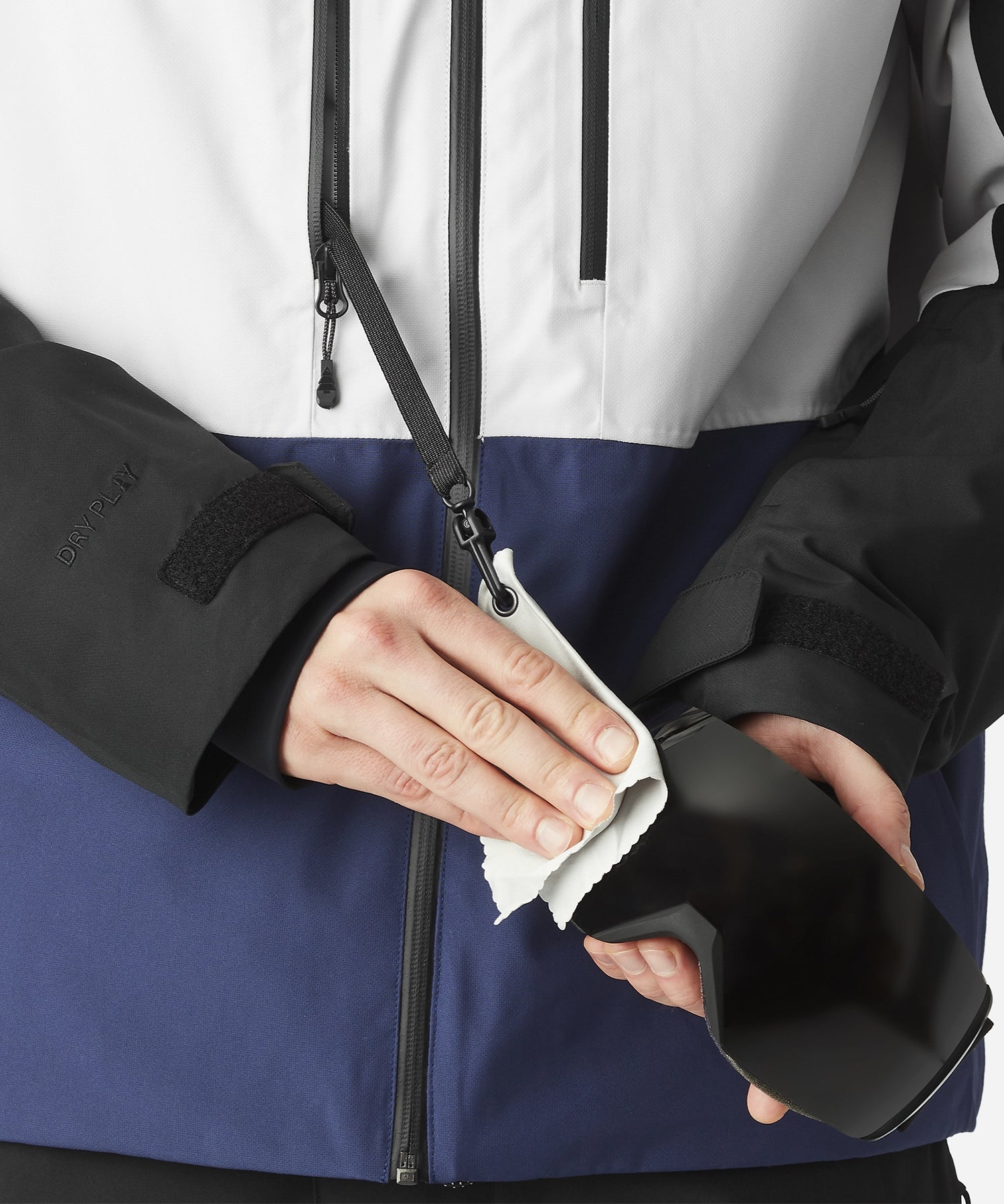 PictureObjectJacketBlack_VaporGrey-GoggleWipe