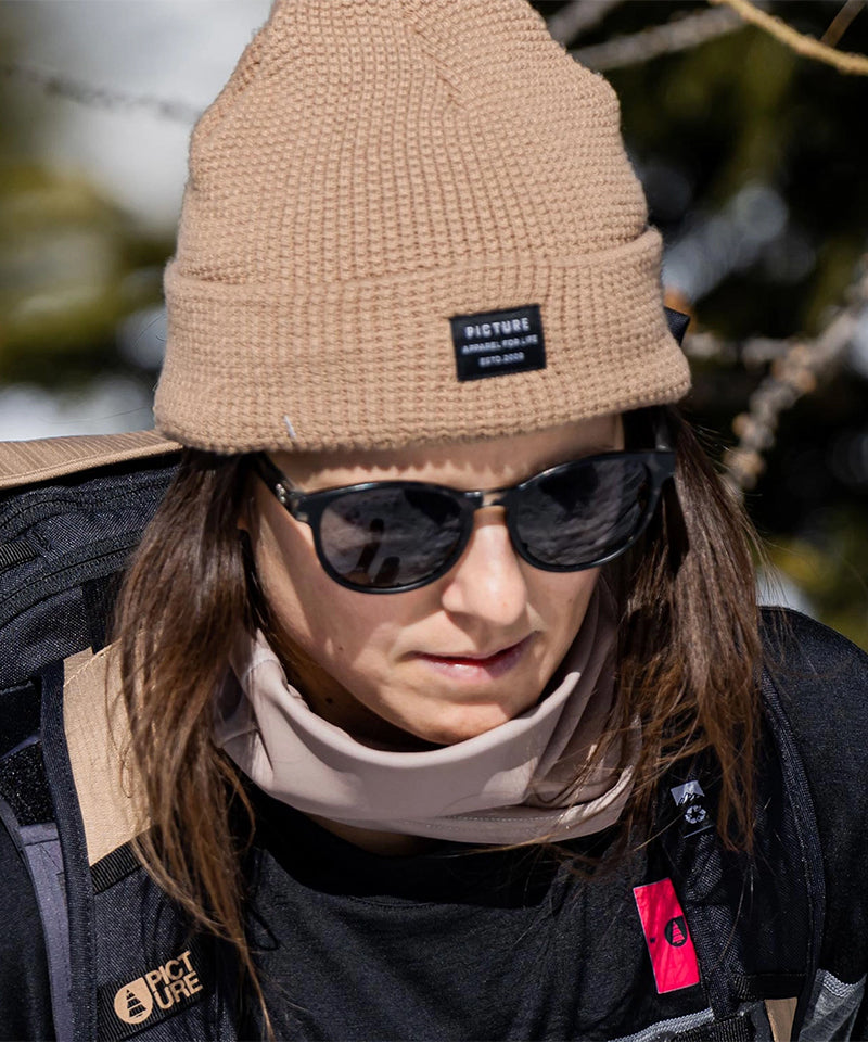 PictureYorkBeanieDarkStone-OnModel