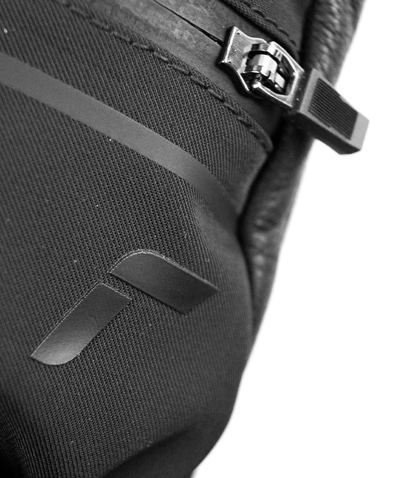 ReuschDownSpiritLobsterBlack_Silver-Zipper