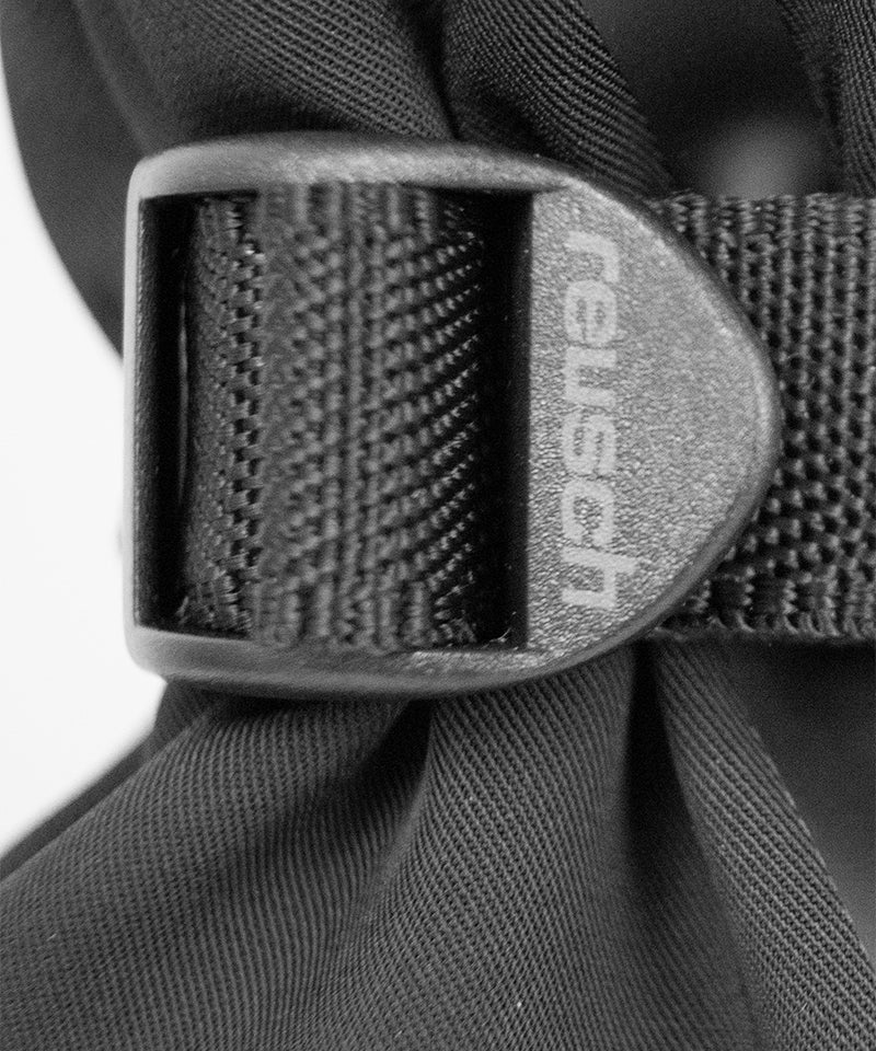 ReuschDownSpiritMittBlack_Silver-BuckleDetail