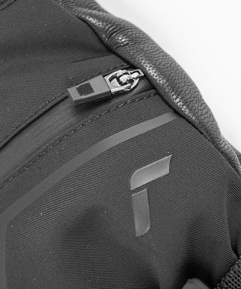 ReuschDownSpiritMittBlack_Silver-ZipDetail