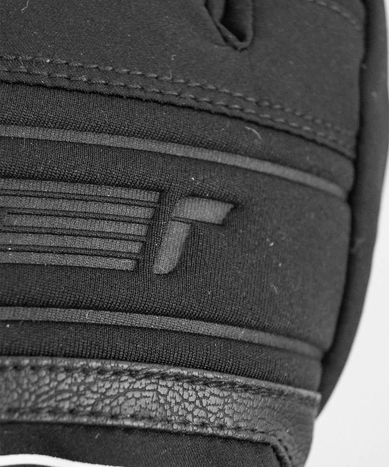 ReuschKondorR-TEXXTGloveBlack-LogoDetail