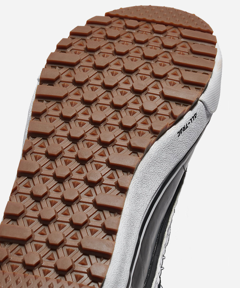 VansMTEStandardSnowBlack_White-Sole